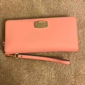 michael kors wristlet